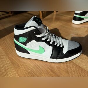 Men’s mint and black Jordan 1’s size 11.5